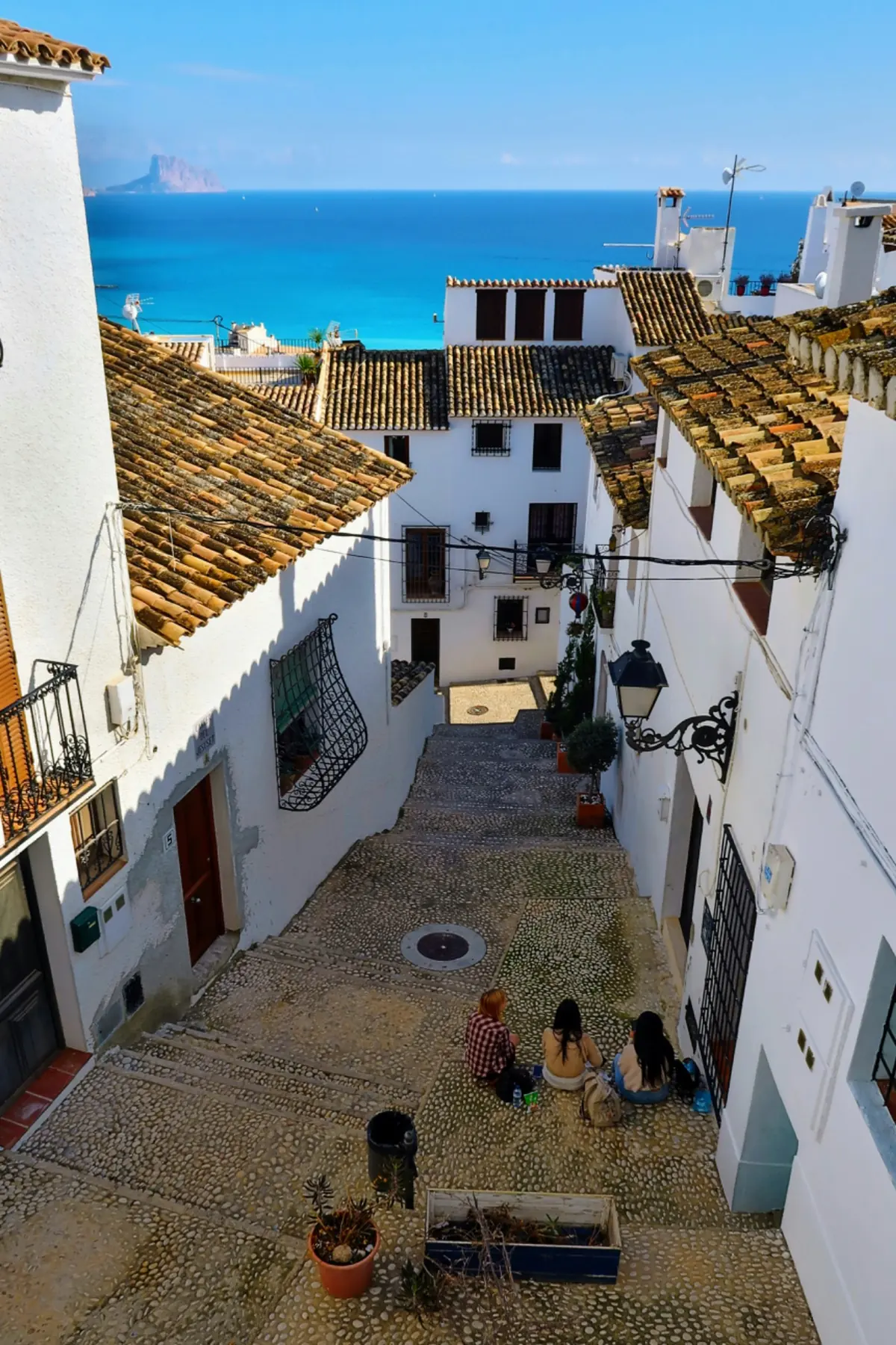 Witte huizen en de blauwe koepel van Altea aan de Costa Blanca